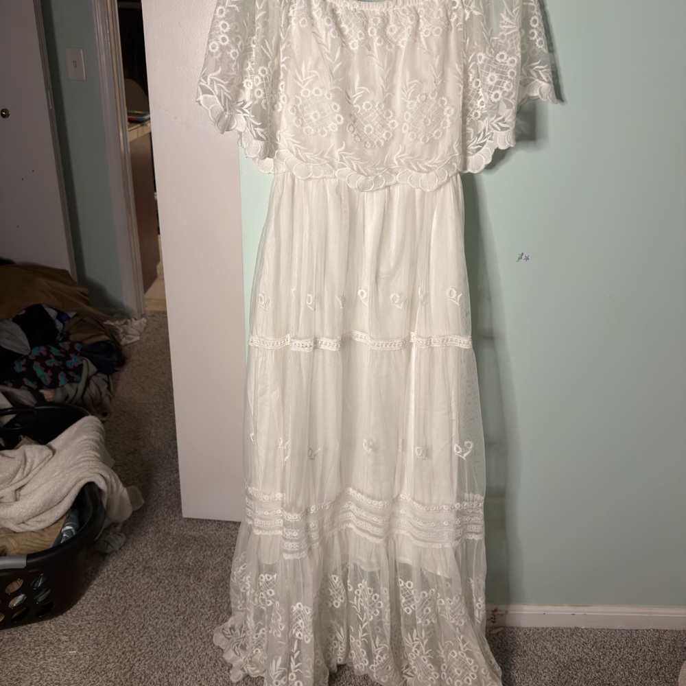Elegant White Lace Maxi Dress